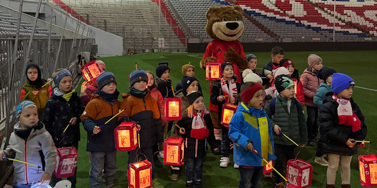 Berni beim Laternenumzug in der Allianz Arena