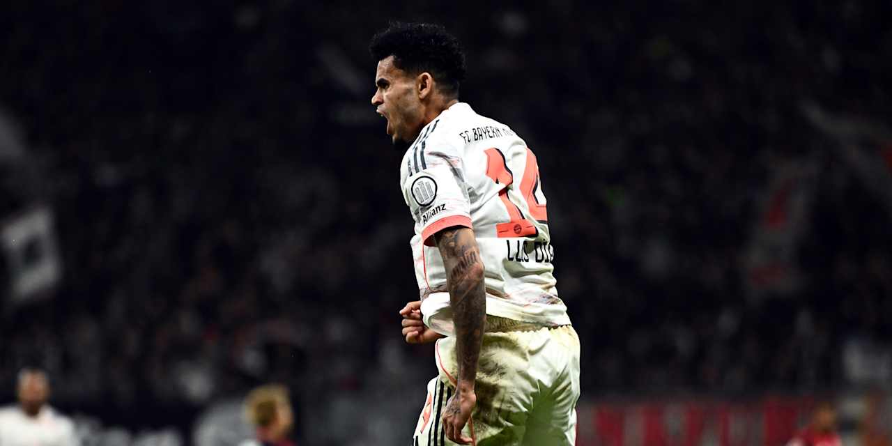 Luis Diaz bejubelt ein Tor im Bundesliga-Spiel des FC Bayern bei Eintracht Frankfurt.