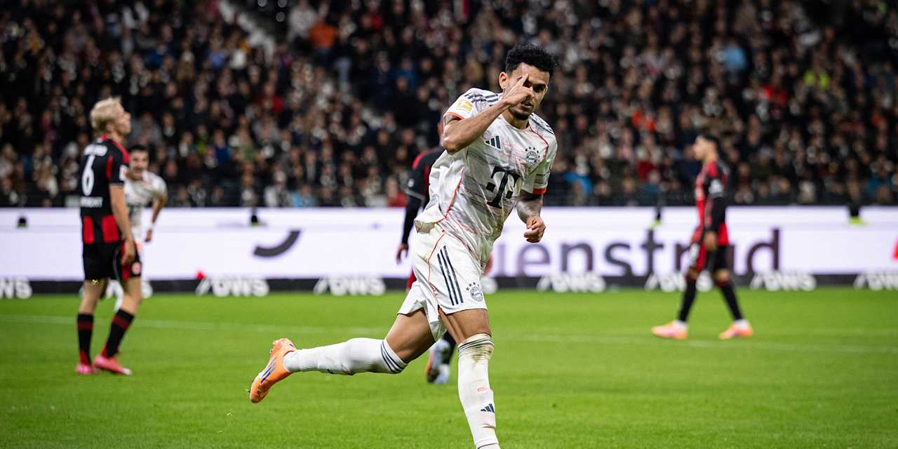 Luis Diaz jubelt nach einem Tor im Bundesliga-Spiel bei Eintracht Frankfurt