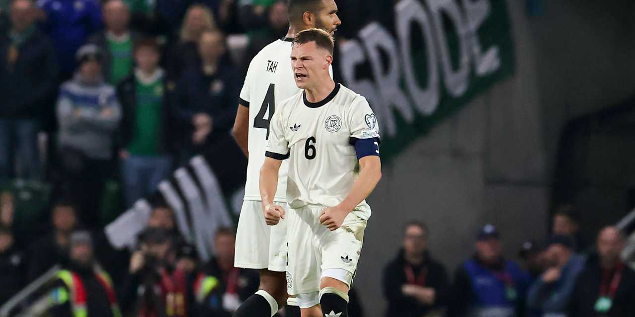 Joshua Kimmich jubelt im DFB-Trikot mit geballten Fäusten