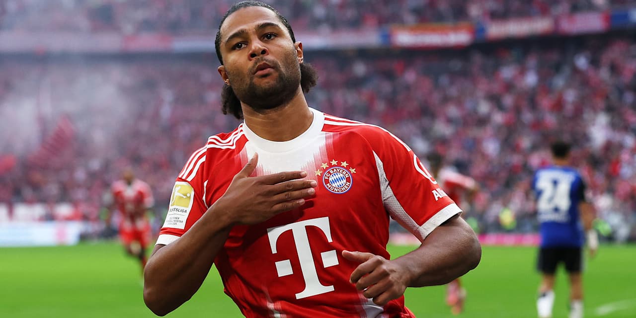 Serge Gnabry jubelt nach dem Tor zum 1:0 im Bundesliga-Spiel FC Bayern gegen Hamburger SV.