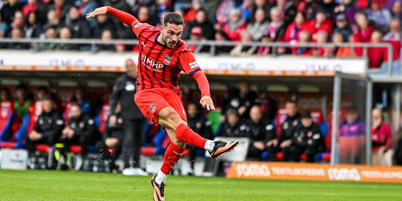 Arijon Ibrahimović während einer Schussbewegung.