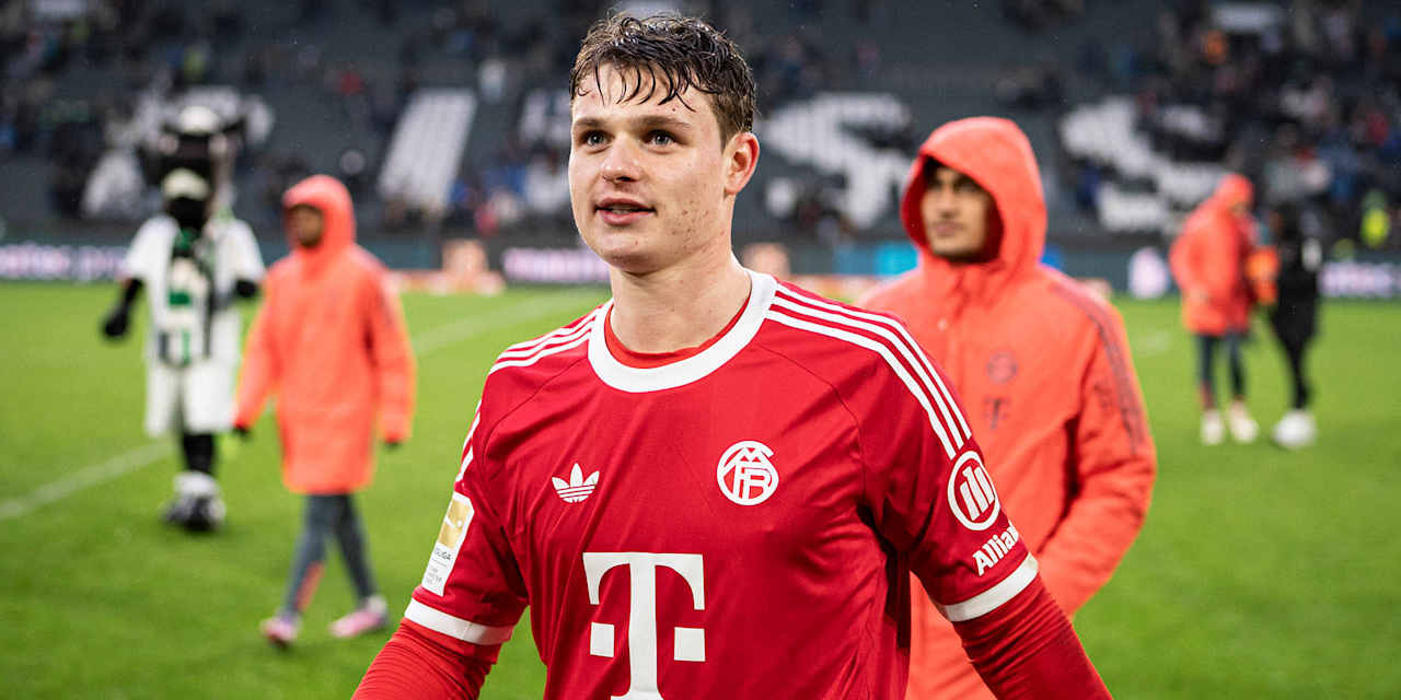 Jonas Urbig nach dem Spiel in Mönchengladbach