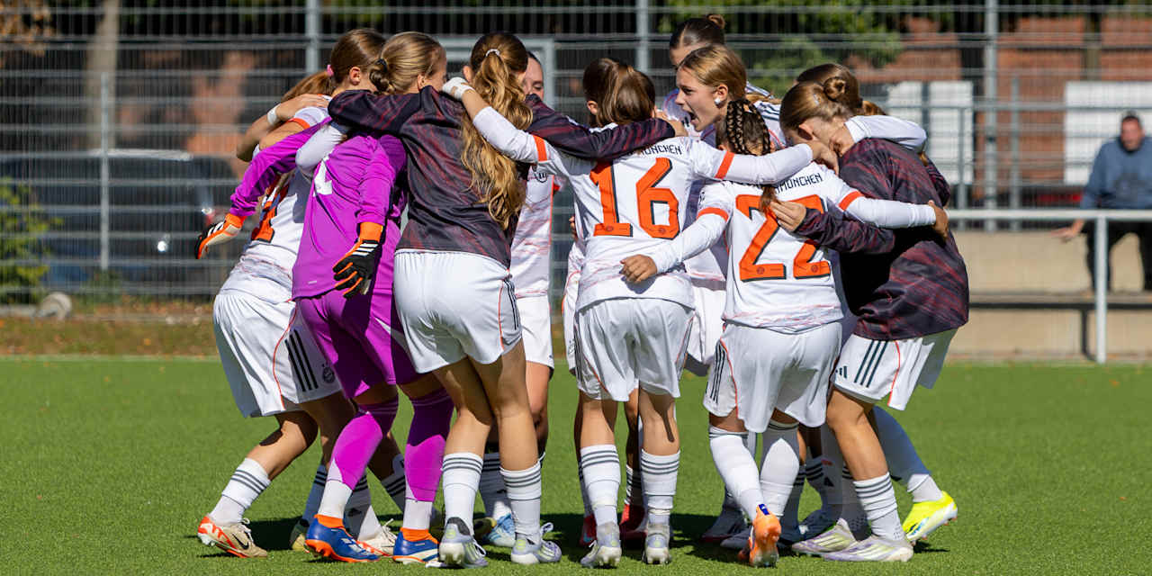 Der Mannschaftskreis der U15 der FC Bayern Frauen