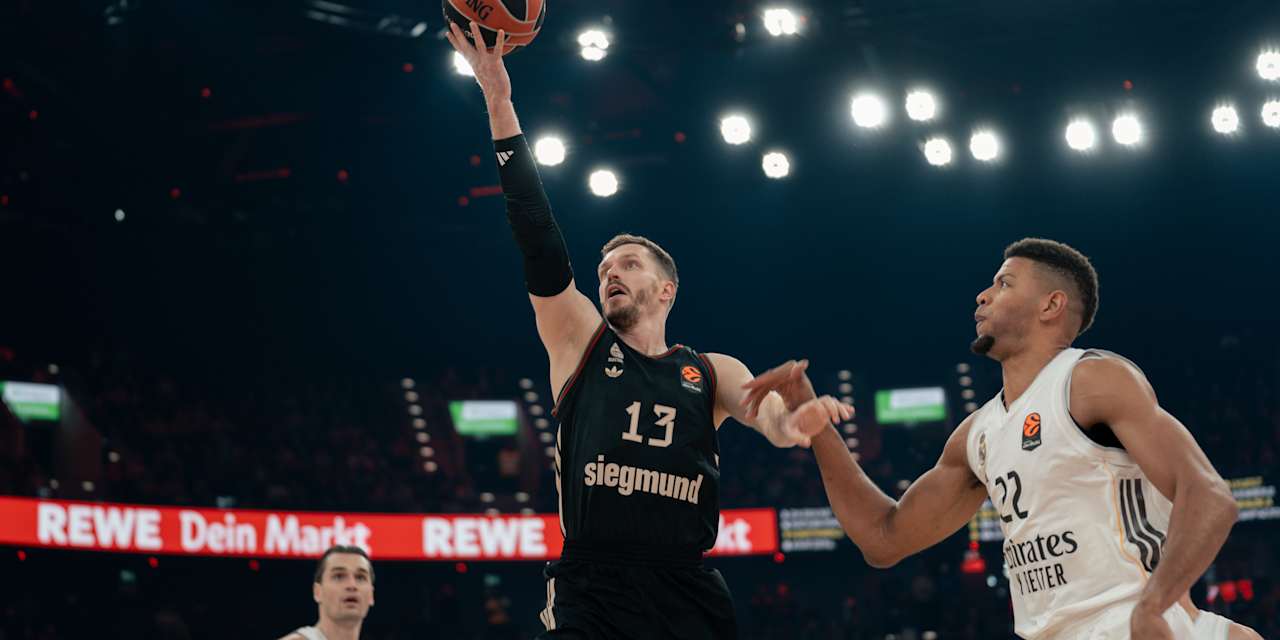 Andi Obst Layup