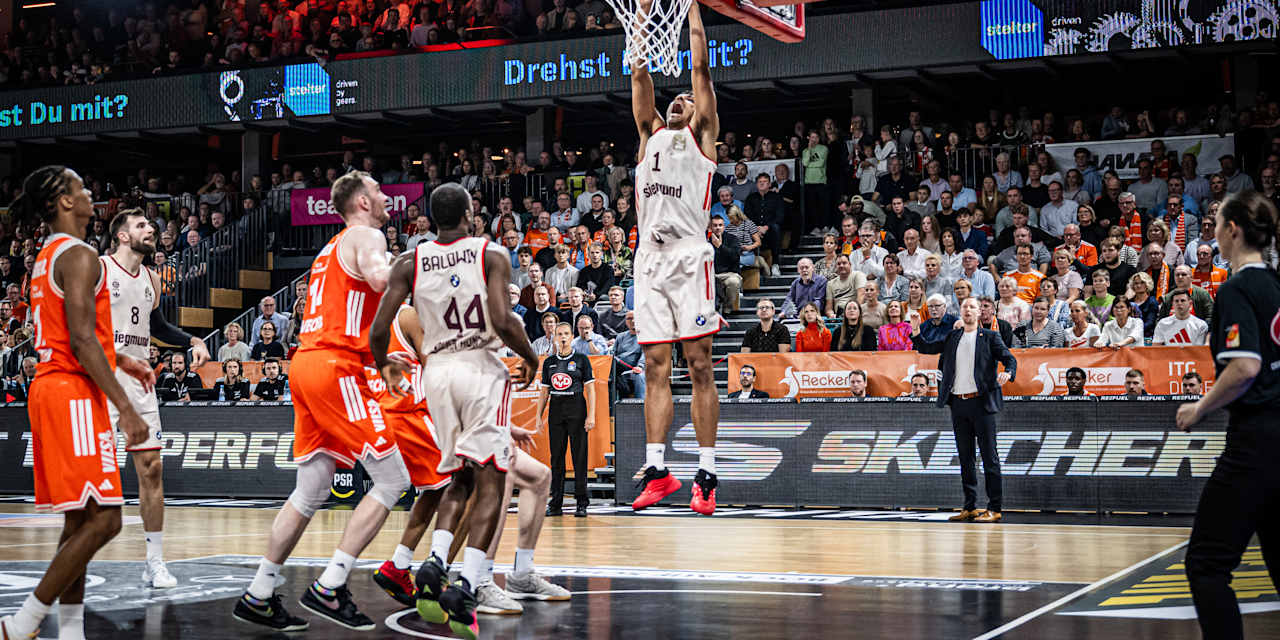 Oscar da Silva mit dem Dunk