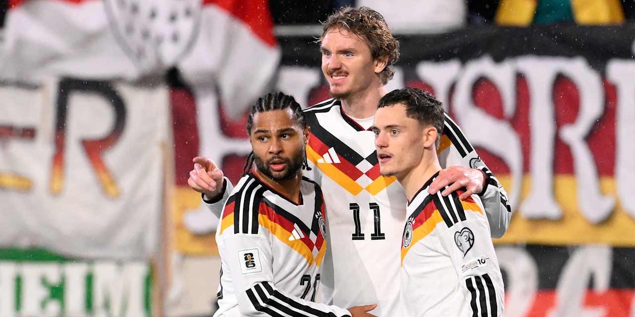 Serge Gnabry jubelt mit Nick Woltemade und Florian Wirtz beim DFB-Sieg in Luxemburg
