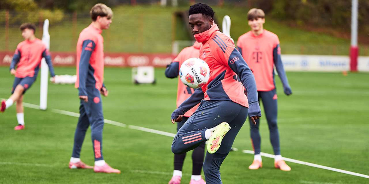 Alphonso Davies Training FC Bayern