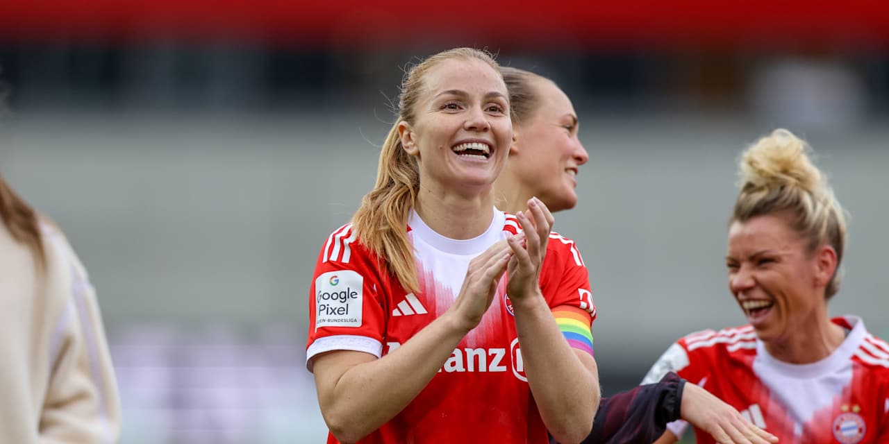 Glódís Perla Viggósdóttir klatschend nach einer Partie der FC Bayern Frauen