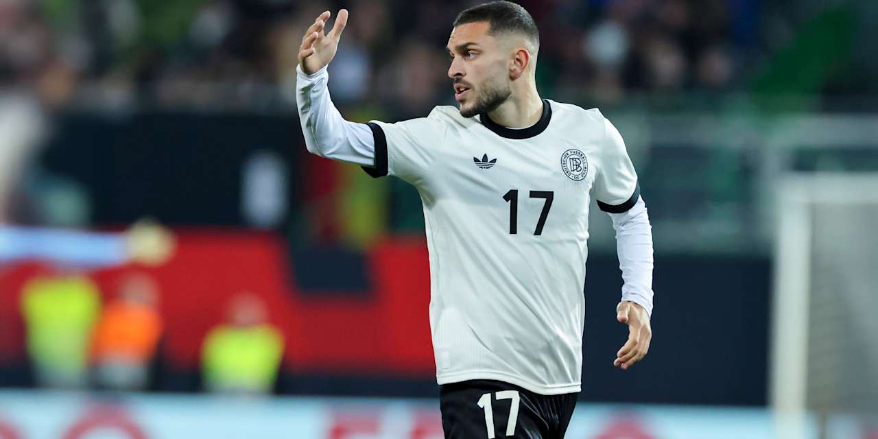 Arijon Ibrahimović gestikuliert im Trikot der deutschen U21-Nationalelf