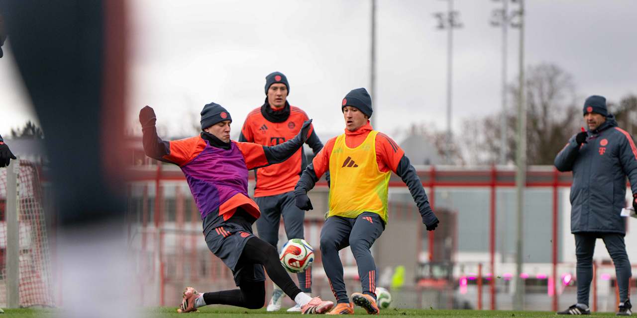 Tim Binder im Zweikampfduell mit Javier Fernández während einer Trainingseinheit der FCB-Amateure.