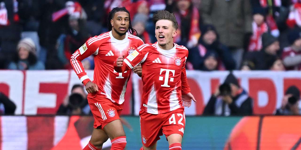 Lennart Karl jubelt nach dem 1:2 im Bundesliga-Spiel des FC Bayern gegen den SC Freiburg.
