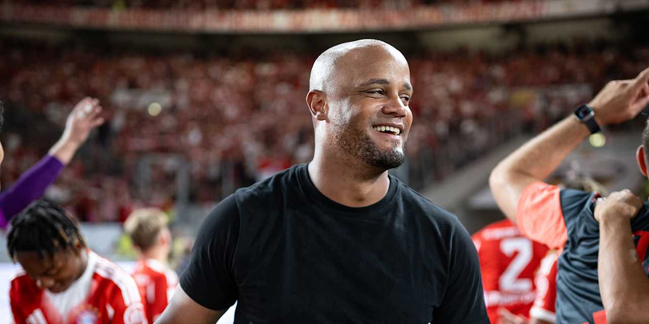 Vincent Kompany lachend nach dem Sieg im Franz-Beckenbauer-Supercup