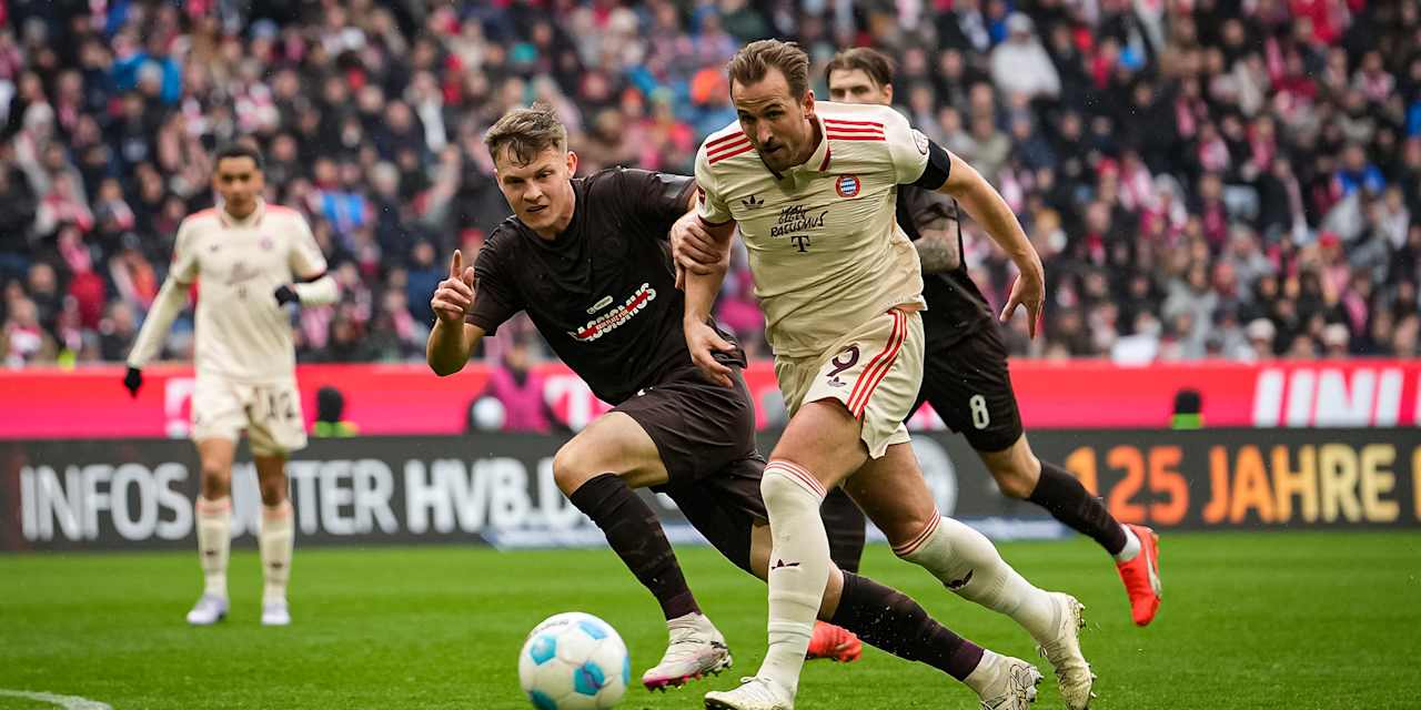 Harry Kane im Zweikampf mit einem St. Pauli-Spieler