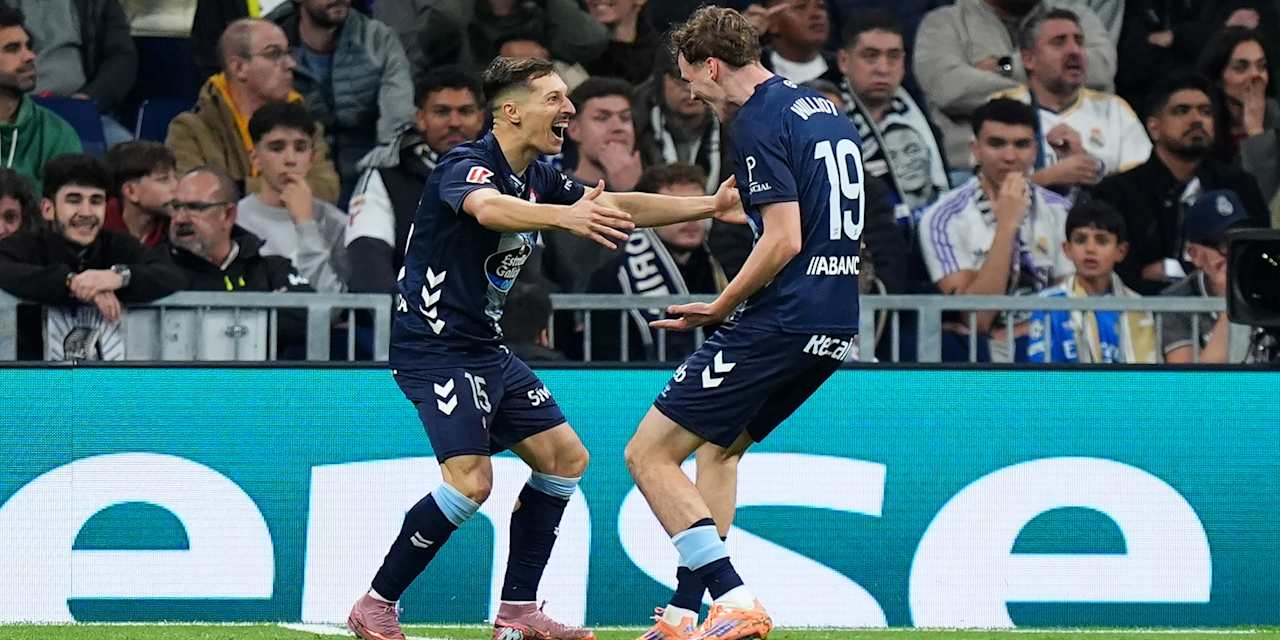 Bryan Zaragoza bejubelt ein Tor mit Teamkollege Williot Swedberg.