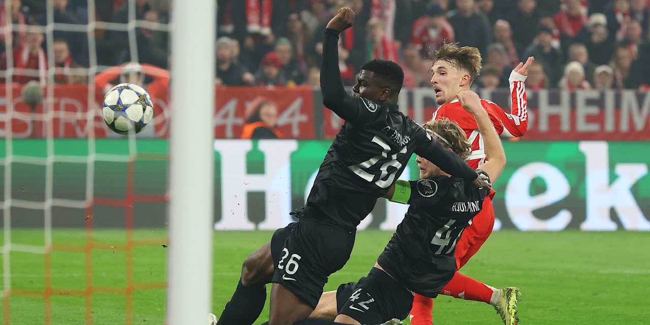 Lennart Karl erzielt im Spiel gegen Sporting das 2:1 für den FC Bayern