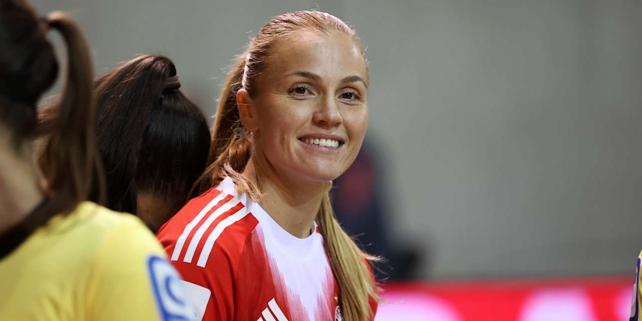 Glódís Viggósdóttir lächelt in die Kamera.