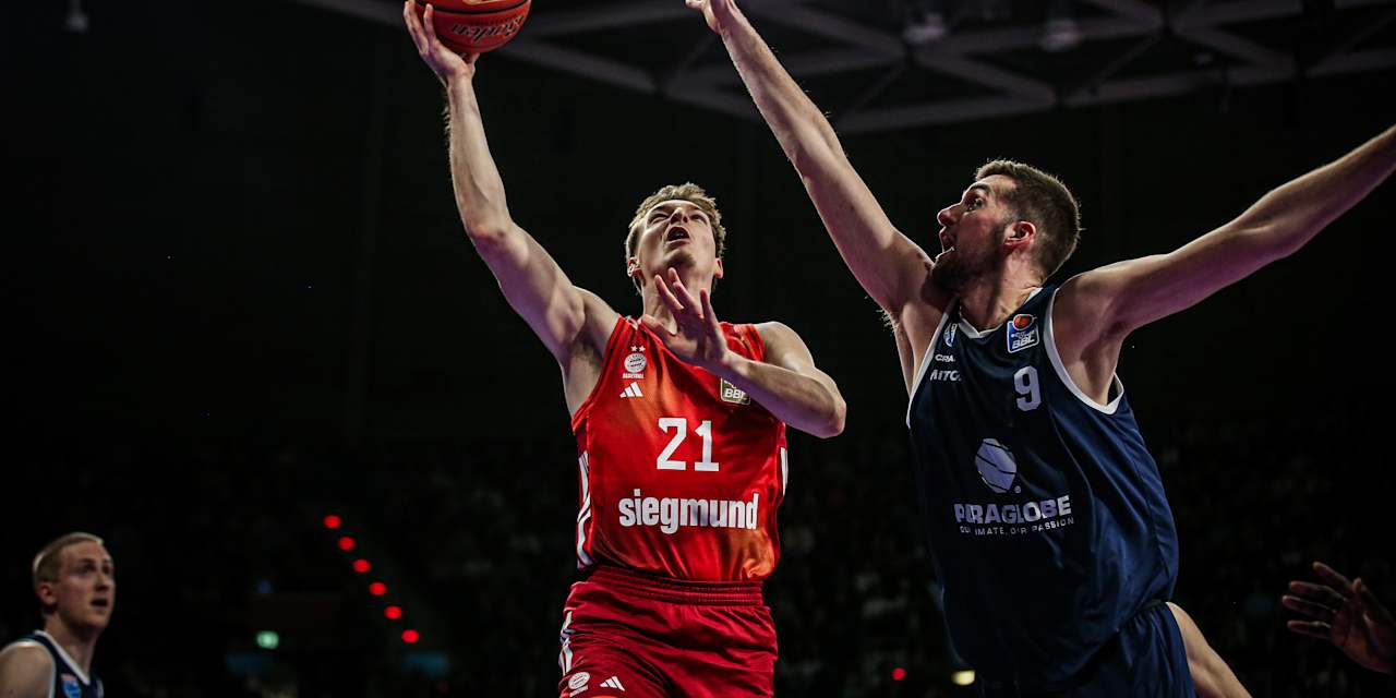 Justus Hollatz beim Layup
