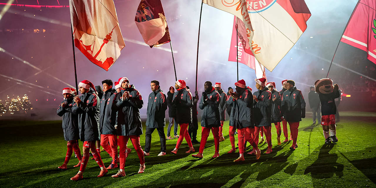 Die Mannschaft bedankt sich bei den Fans nach dem Heimspiel des FC Bayern gegen den 1. FSV Mainz 05 in der Bundesliga