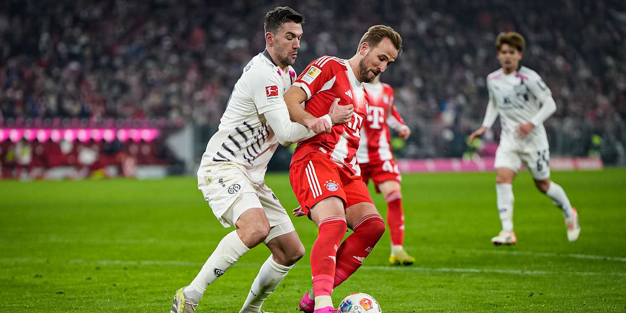Harry Kane im Zweikampf während des Bundesliga-Heimspiels des FC Bayern gegen den 1. FSV Mainz 05