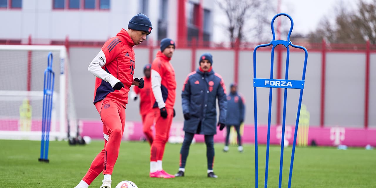 Jamal Musiala am Ball im FC Bayern-Training