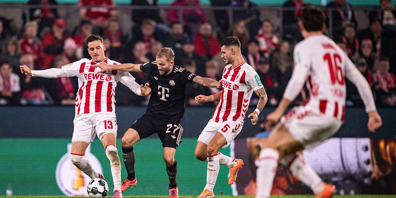 Konrad Laimer führt einen Zweikampf im DFB-Pokal-Spiel des FC Bayern beim 1. FC Köln.