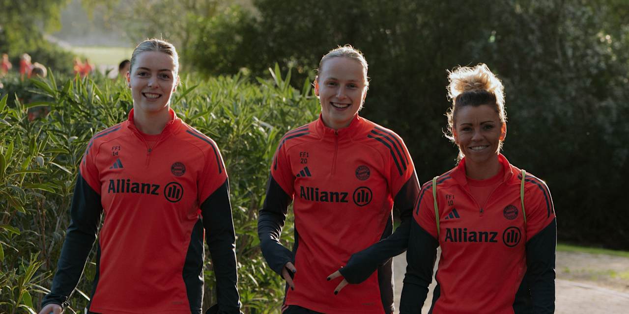 Alara, Franziska Kett und Linda Dallmann laufen gemeinsam zum Training.