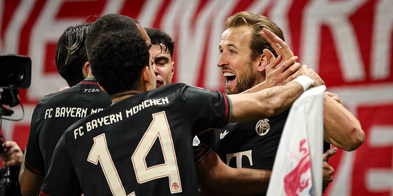 Harry Kane und seine Kollegen jubeln während des Gastspiels des FC Bayern in der Bundesliga bei RB Leipzig
