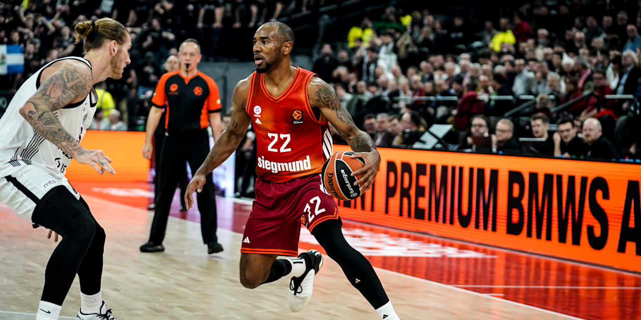 Mike Dribbling
