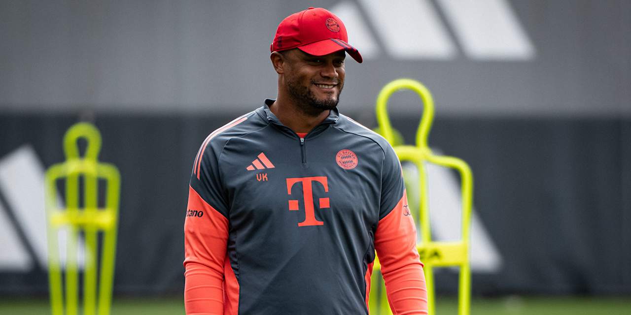 Vincent Kompany lächelnd im Training des FC Bayern