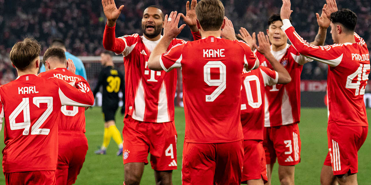Jonathan jubelt mit den Kolllegen nach Harry Kanes 2:0 im Champions League-Spiel des FC Bayern gegen Royale Union Saint-Gilloise