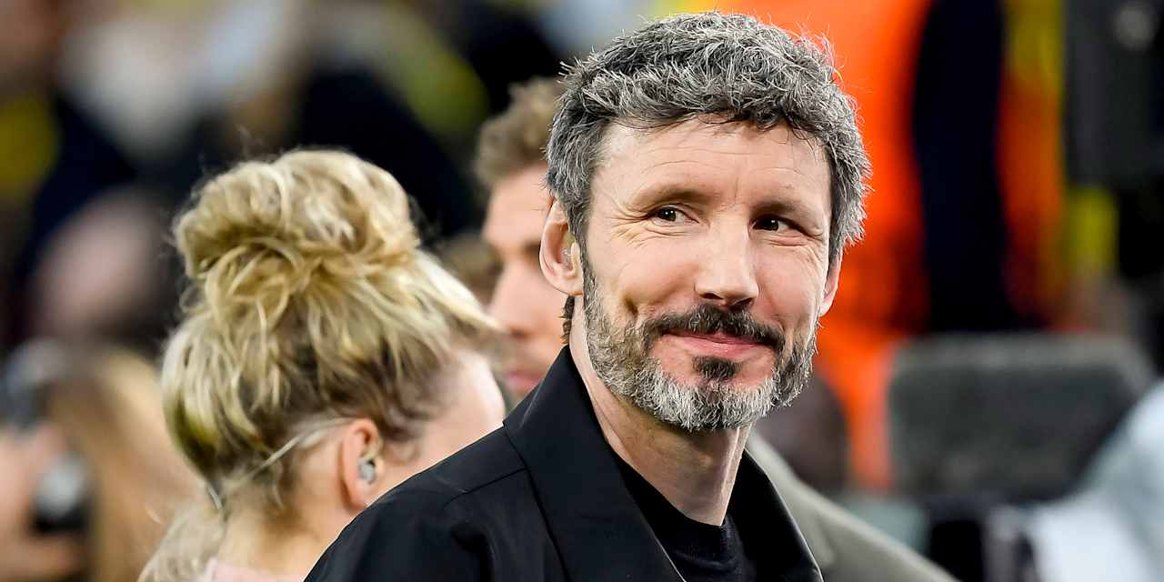 Mark van Bommel im Stadion als Fußballexperte
