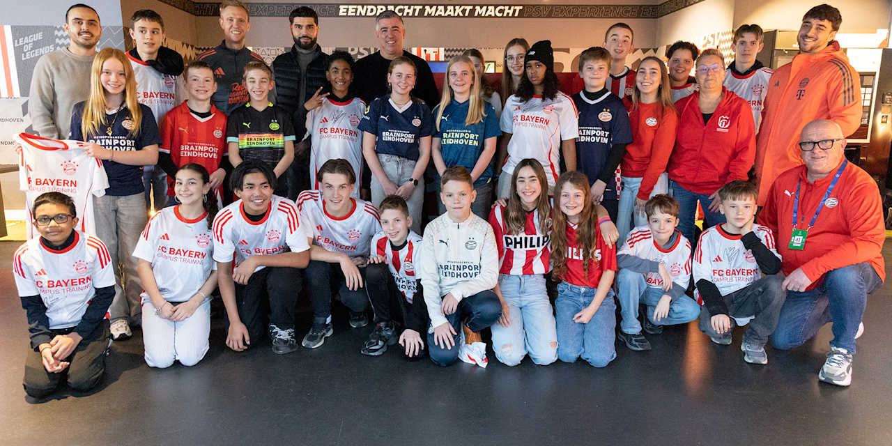 Alumnos y alumnas en el entrenamiento del FC Bayern en una escuela de Múnich.