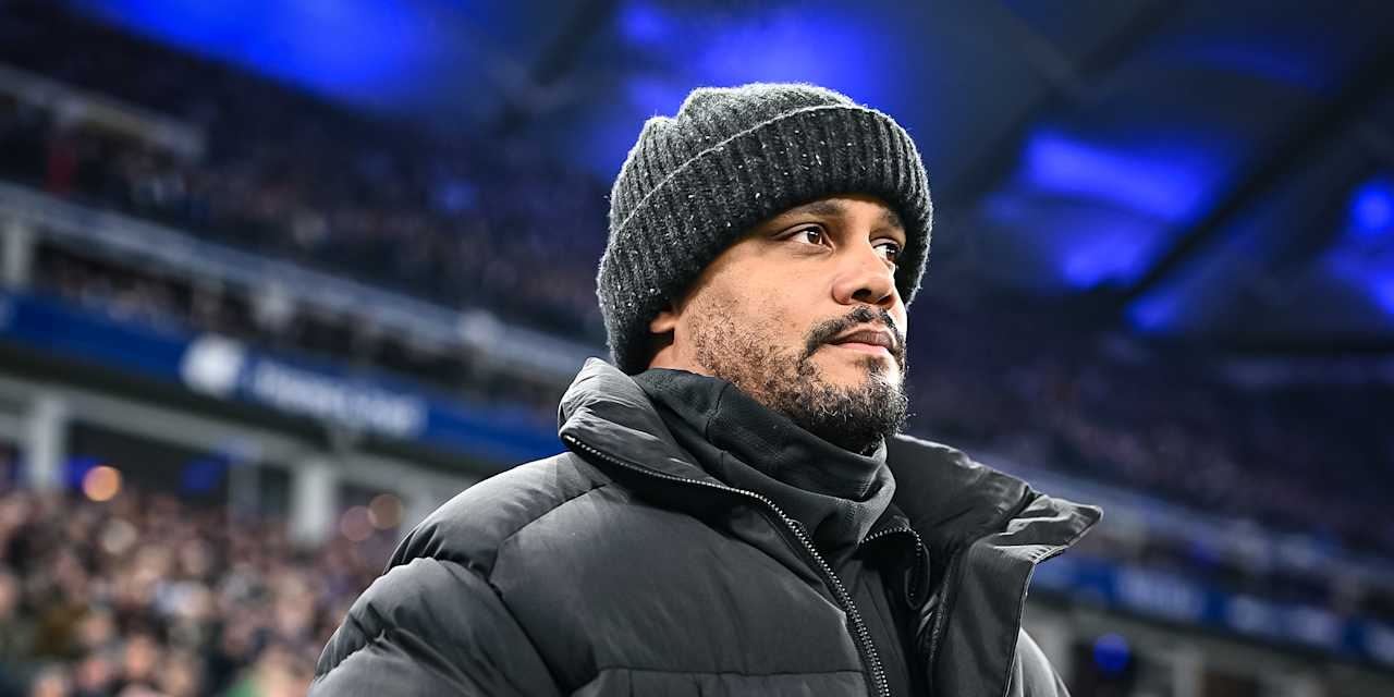 Vincent Kompany an der Seitenlinie während des Gastspiels des FC Bayern in der Bundesliga beim Hamburger SV