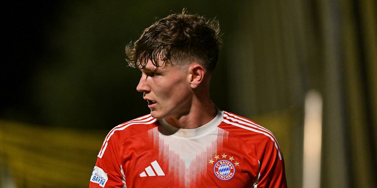 Richard Meier im roten Trikot des FC Bayern.