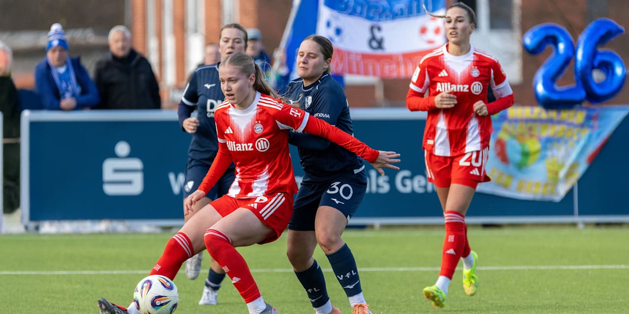 Marie Gmeineder führt den Ball.