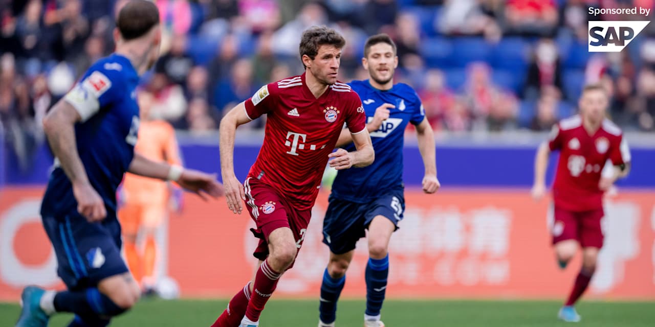 Thomas Müller und Andrej Kramaric im Spiel zwischen dem FC Bayern und der TSG Hoffenheim