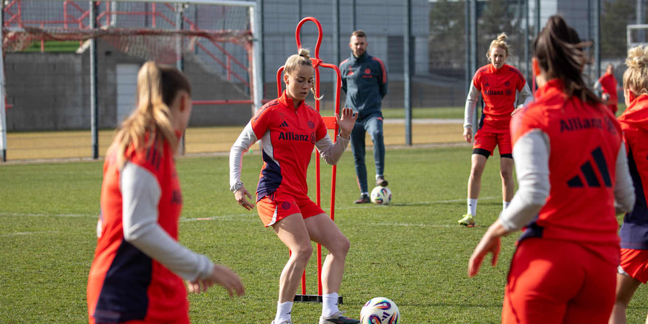 Giulia Gwinn with the ball at her feet in training.