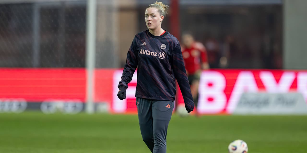 FC Bayern-Spielerin Alara beim Warmup vor einem Bundesligaspiel am FC Bayern Campus.