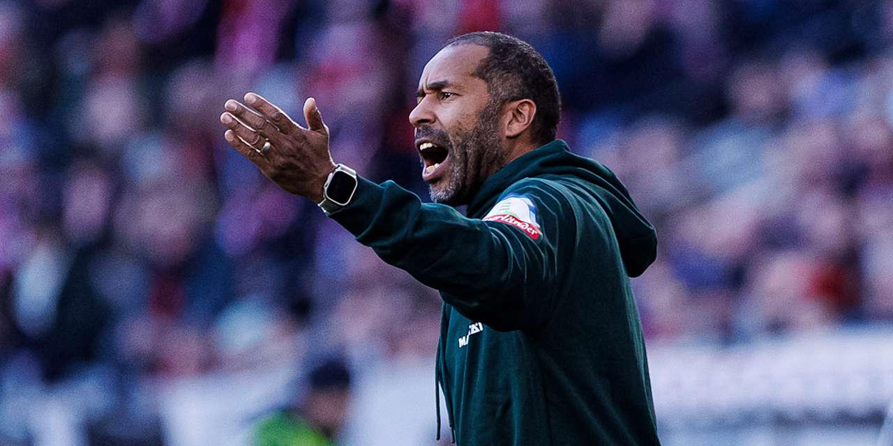 Daniel Thioune coacht an der Seitenlinie während eines Spiels des SV Werder Bremen.
