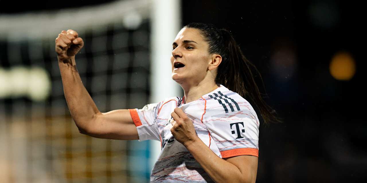 Jovana Damnjanović bejubelt ein Tor im Dress des FC Bayern.