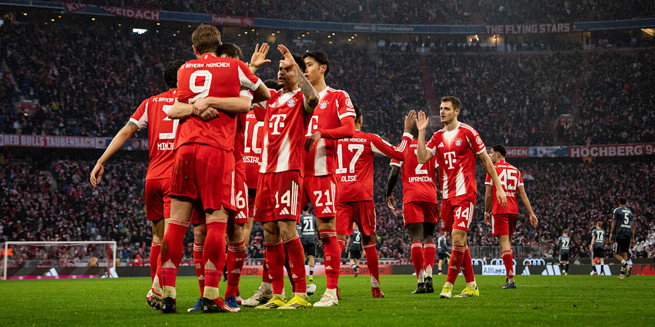 Harry Kane bejubelt sein Tor zum 3:0 im Bundesliga-Heimspiel des FC Bayern gegen Eintracht Frankfurt.