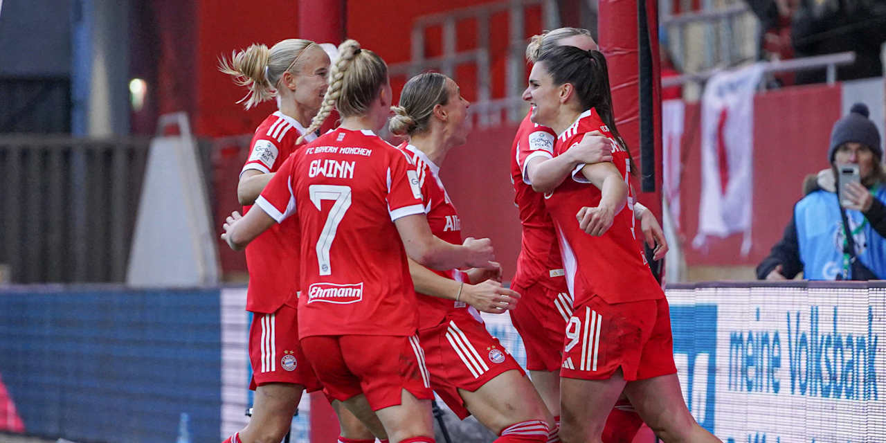 Jovana Damnjanović bejubelt ihren Treffer gegen Wolfsburg.