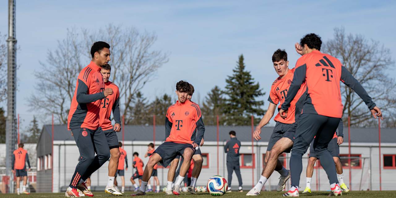 Die Amateure-Spieler während der Trainingseinheit vor der Partie gegen die SpVgg Hankofen-Hailing.