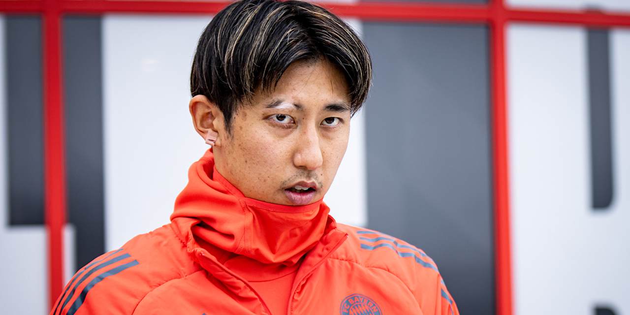 Hiroki Ito im Trainingsanzug des FC Bayern