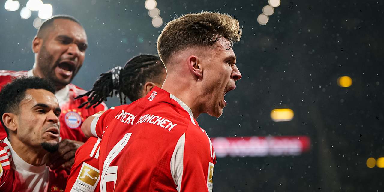 Joshua Kimmich schreit vor Freude während des Bundesliga-Topsspiels des FC Bayern bei Borussia Dortmund
