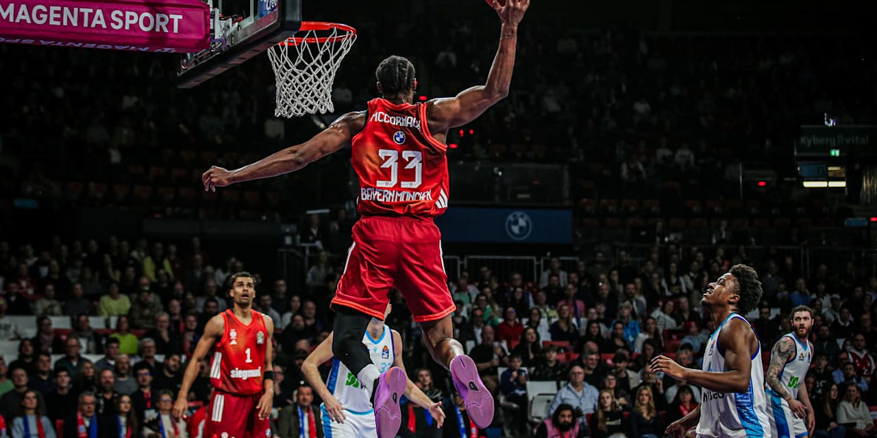 David McCormack Dunk
