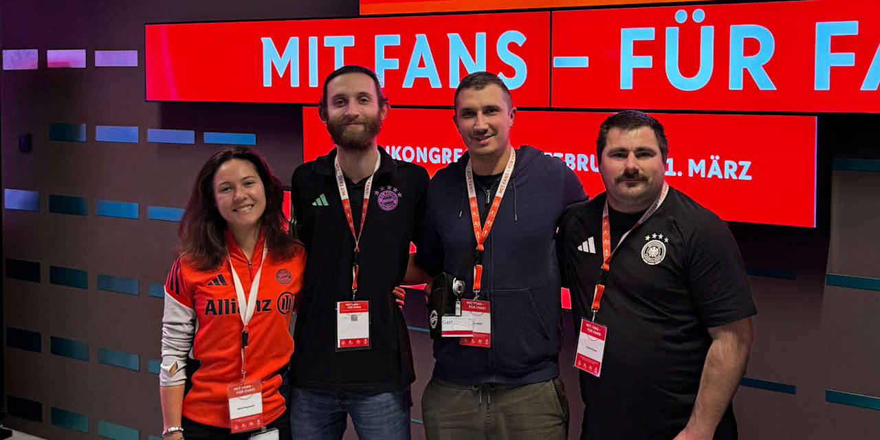 Die Vertreterinnen und Vertreter des FC Bayern beim Fankongress in Frankfurt.