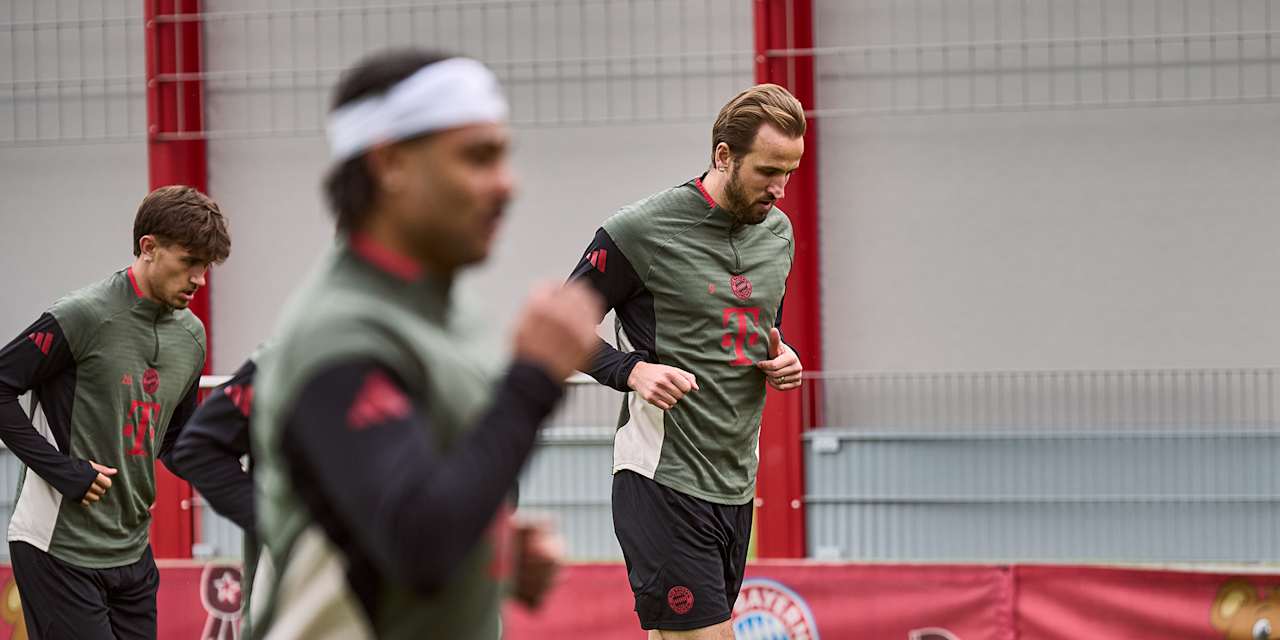 Harry Kane beim Warmlaufen im Abschlusstraining des FC Bayern vor dem Champions League-Achtelfinale in Bergamo