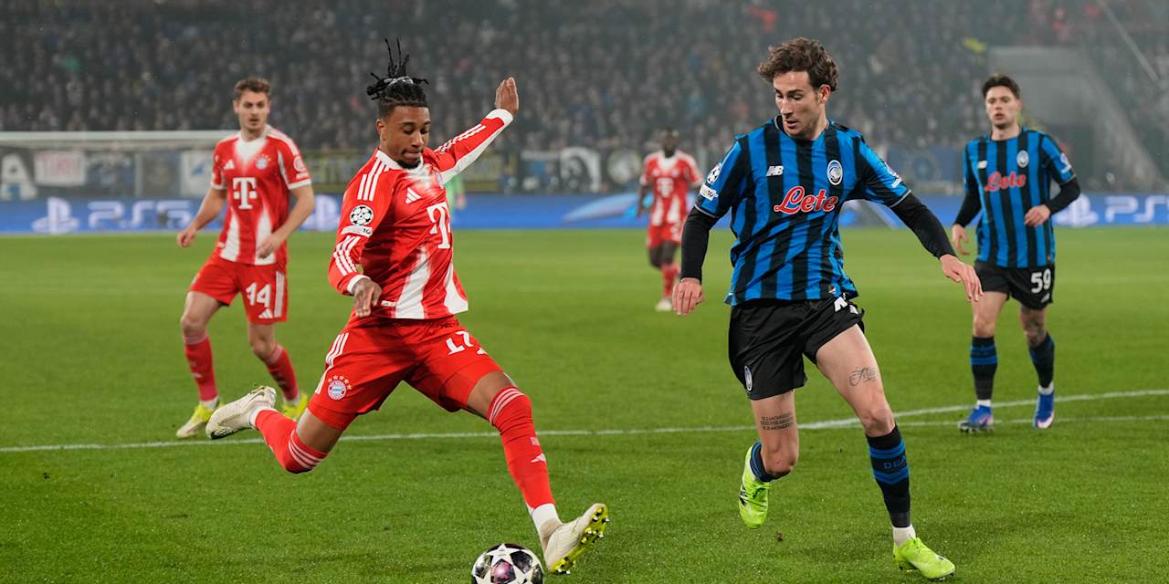 Michael Olise beim Torabschluss im Hinspiel des FC Bayern bei Atalanta Bergamo im Champions League Achtelfinale